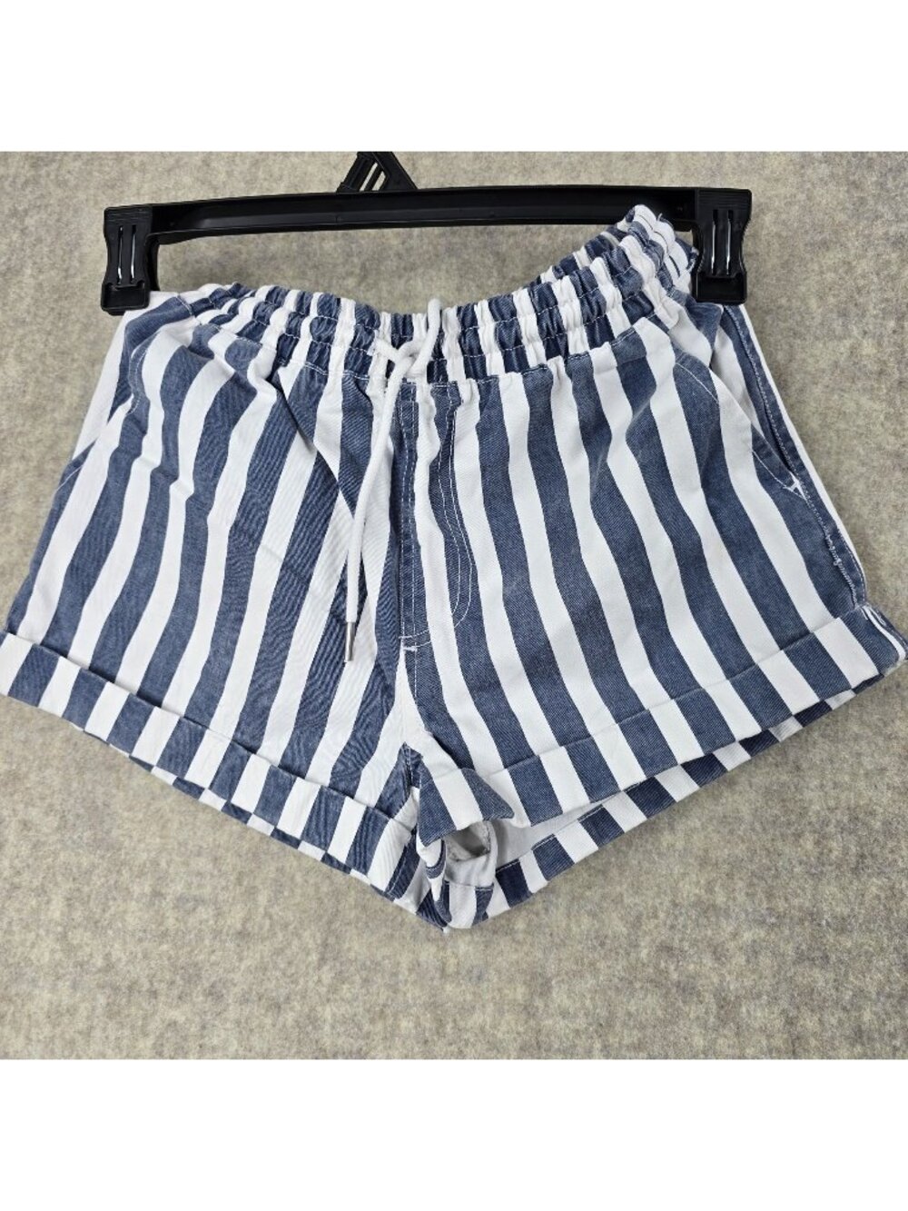 Forever 21 Striped Womens XS Shorts Blue & White Cotton Blend Casual